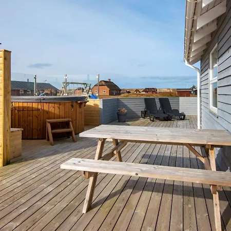 8 Person Holiday In Harbo Re