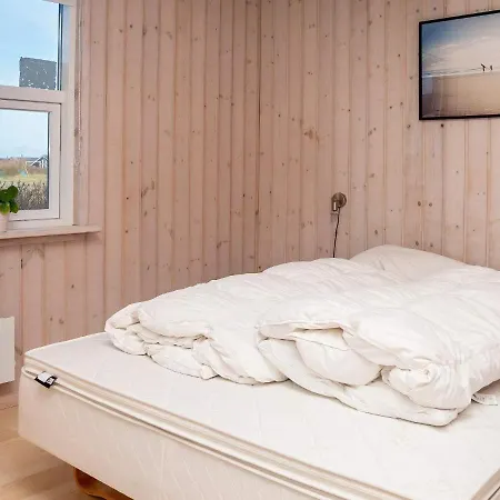 8 Person Holiday In Harbo Re Harboør
